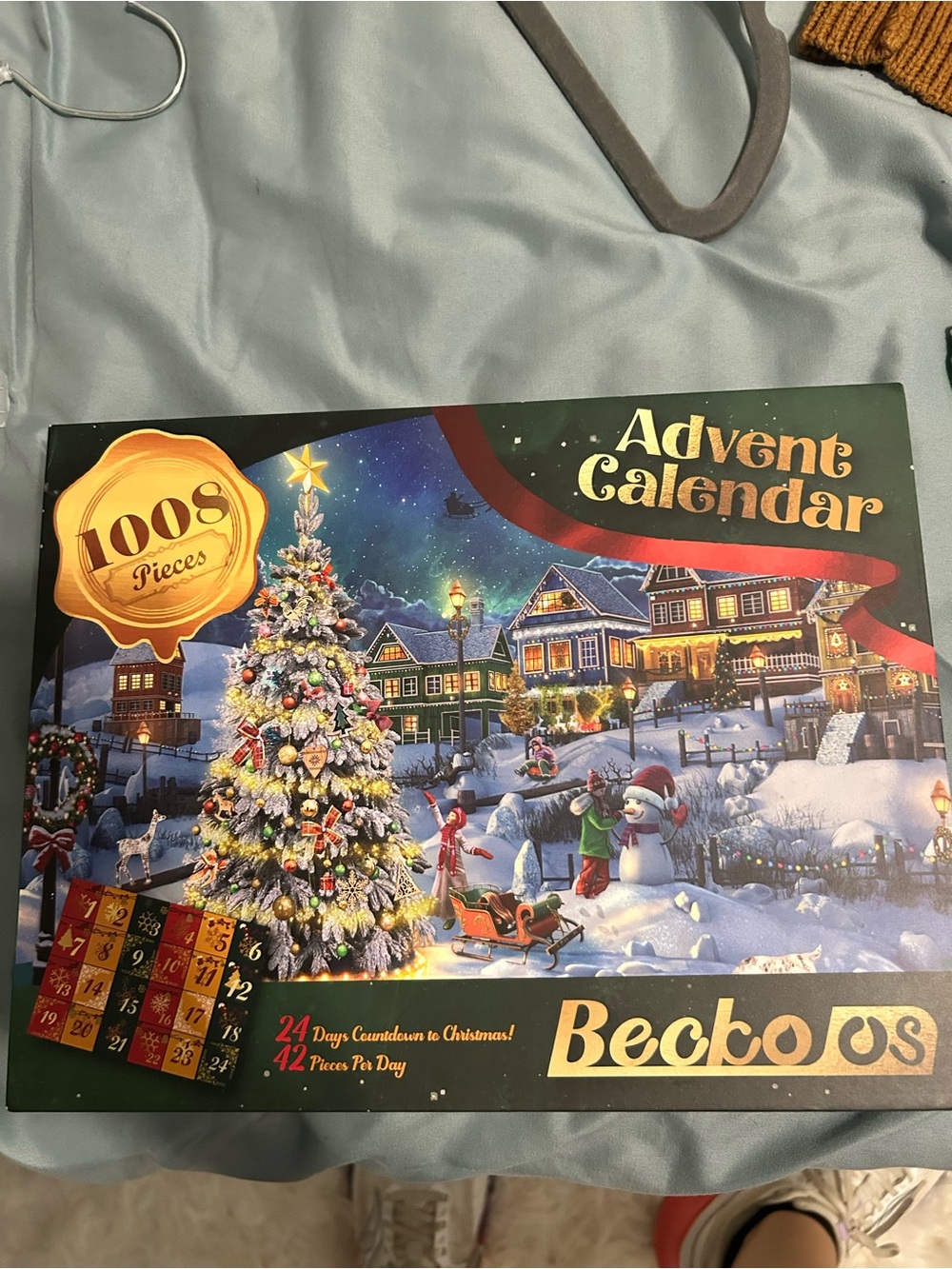Ecko Unlimited Advent Calendar Puzzle — Green & Gold Holiday Scene (1008 Pieces)